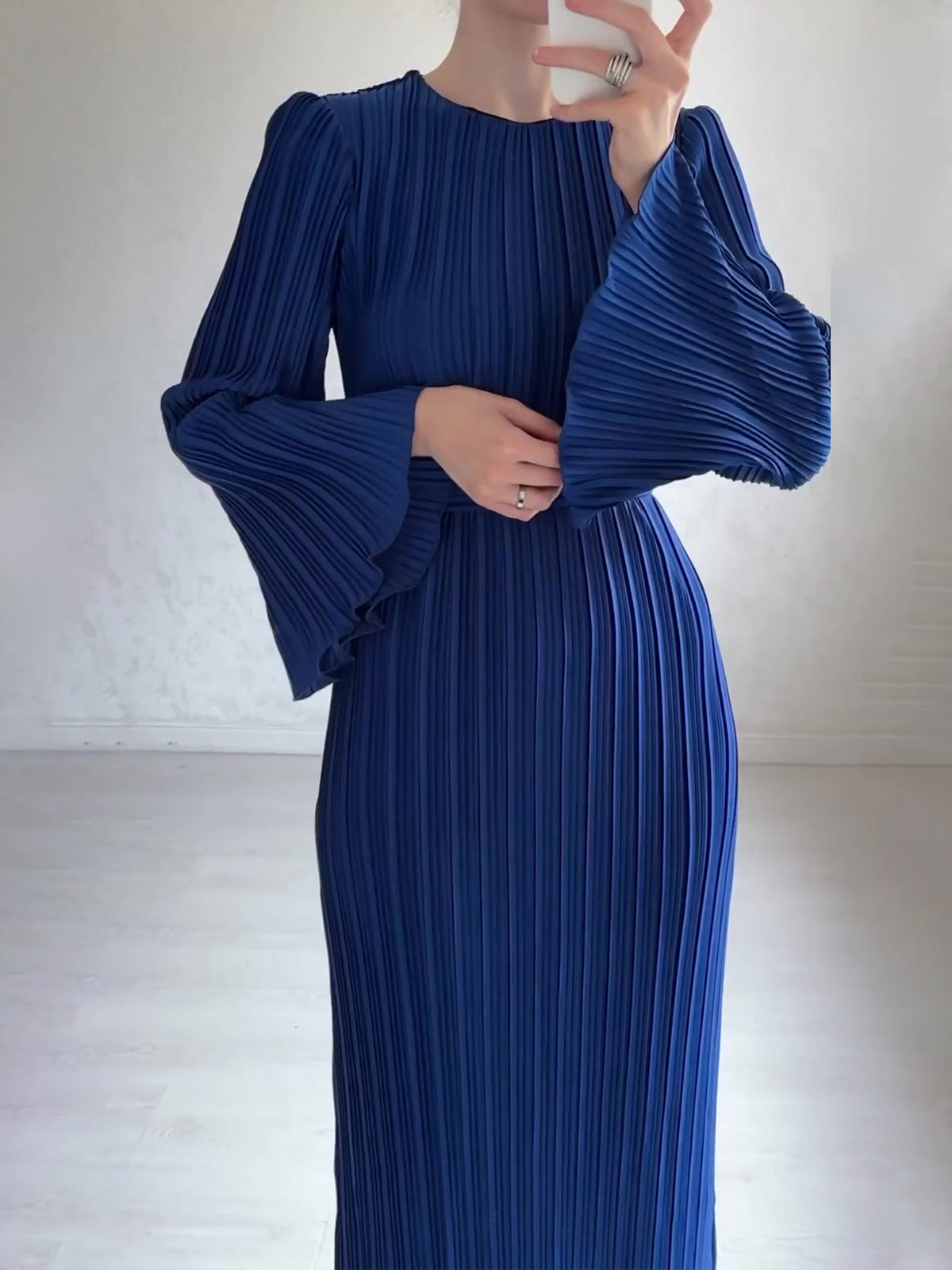 Elegant Pleated Trumpet Sleeve Midi Dress