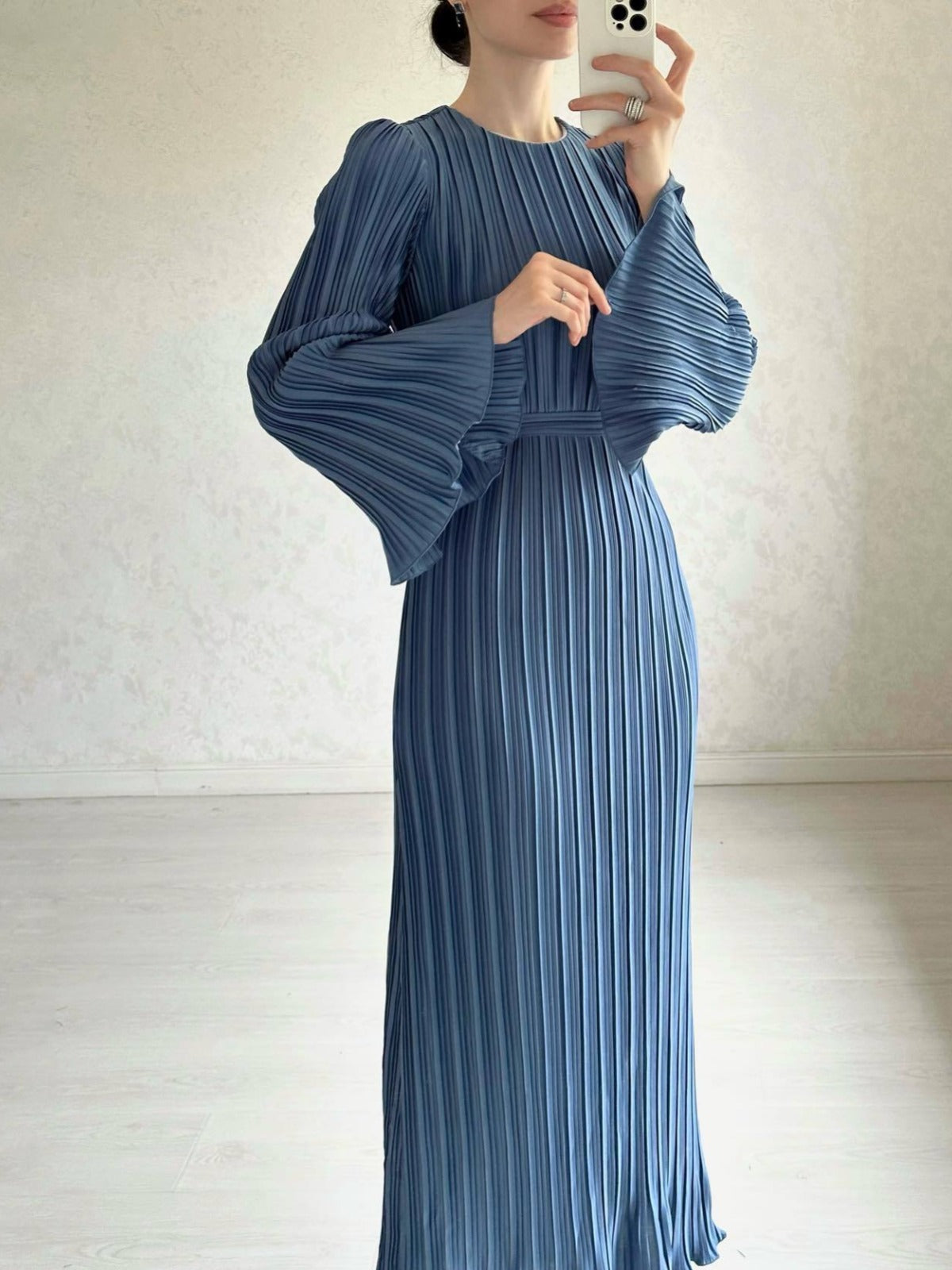 Elegant Pleated Trumpet Sleeve Midi Dress