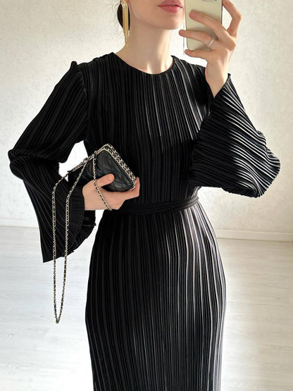 Elegant Pleated Trumpet Sleeve Midi Dress