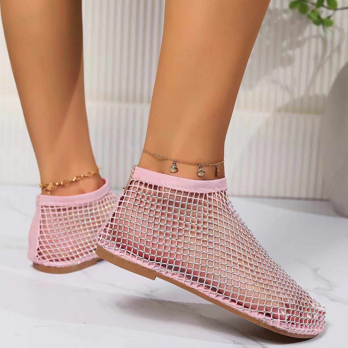 Flat hollow diamond short sandals