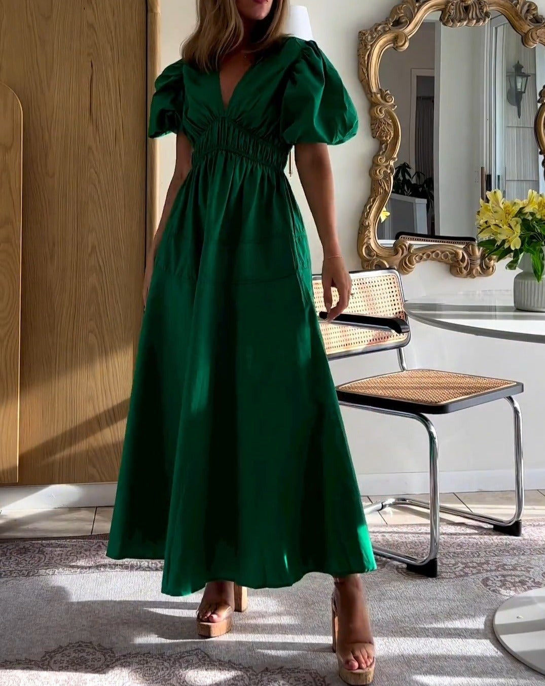 Green v-neck bubble sleeve dress